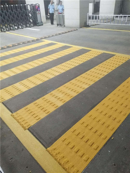 西安標(biāo)線(xiàn)涂料寶雞潘太路道路劃線(xiàn)工程案例